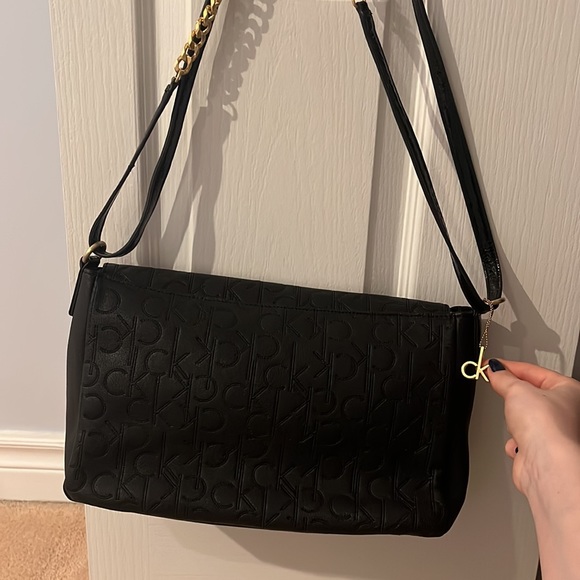 Calvin Klein bag, classy and very lightweight with leather material. - Picture 2 of 6